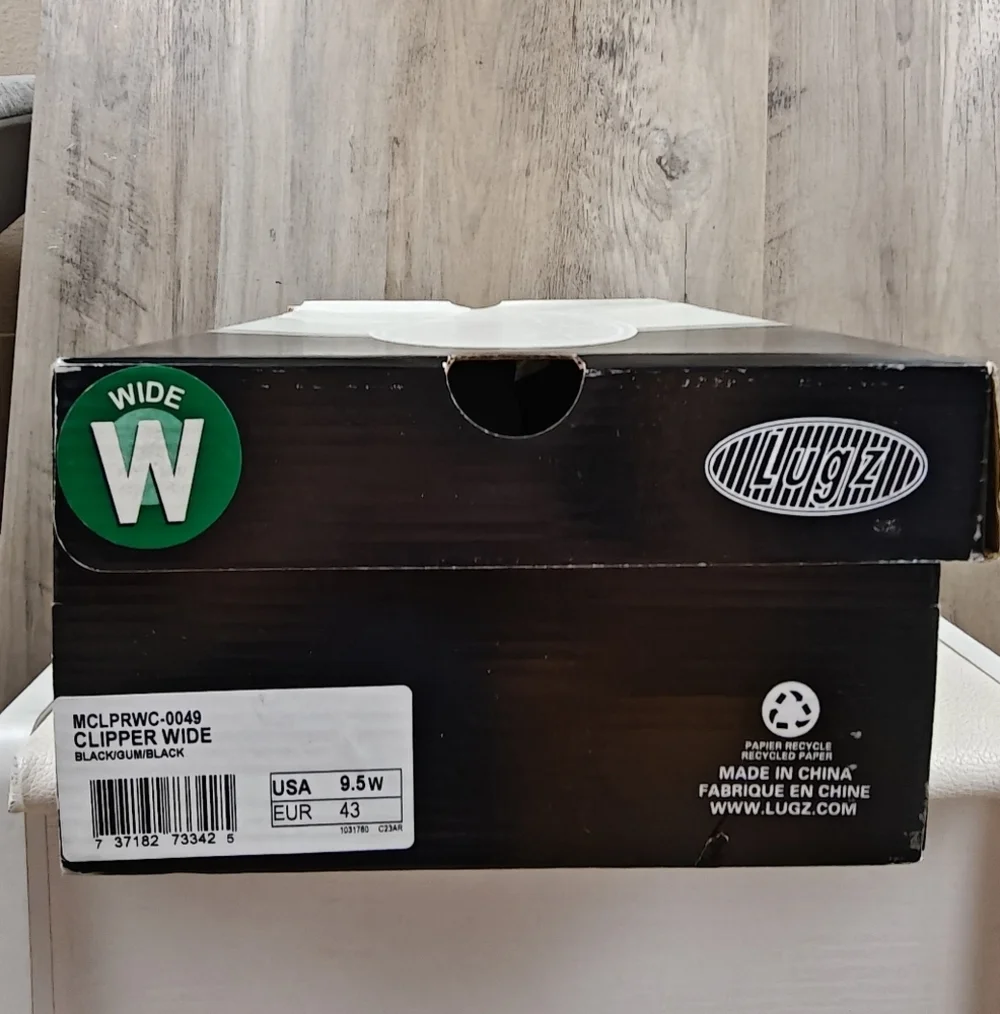 LUGZ New In Box Men’s Clipper Slip-On Sneaker in Black size 9.5 Wide